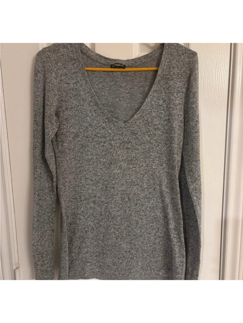 Express Women's V-Neck Super Soft Long Sleeve Sweater Top Gray Size Medium